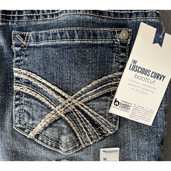 Wallflower Short Luscious Curvy Fit Bootcut Jeans Women’s Size 3/26 Camile NWT - Picture 4 of 16
